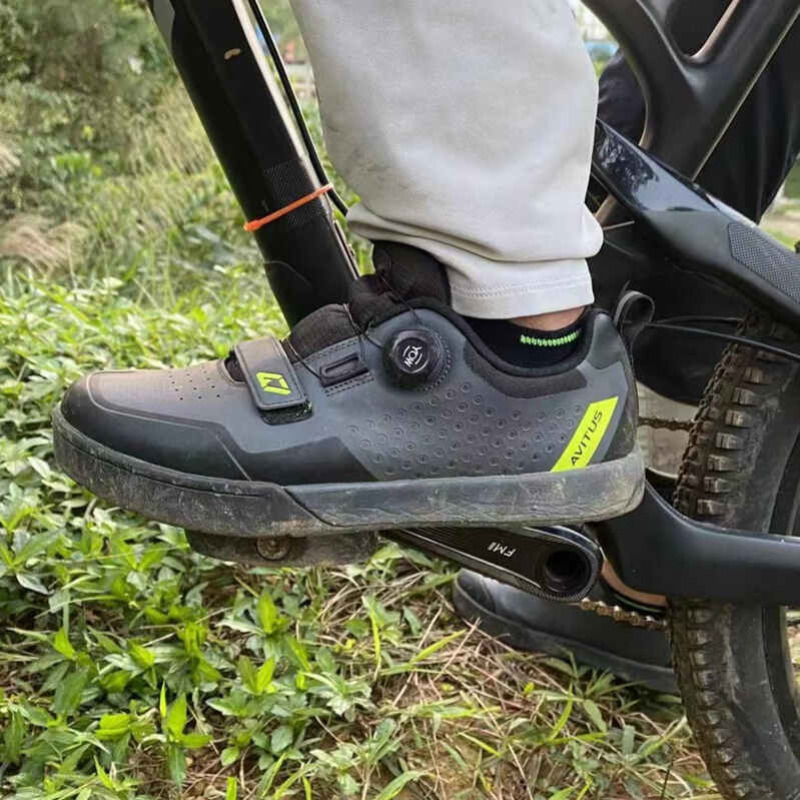 أحذية AVITUS للدراجات الجبلية  - مراجعة Commuting On Road Bike وسعره